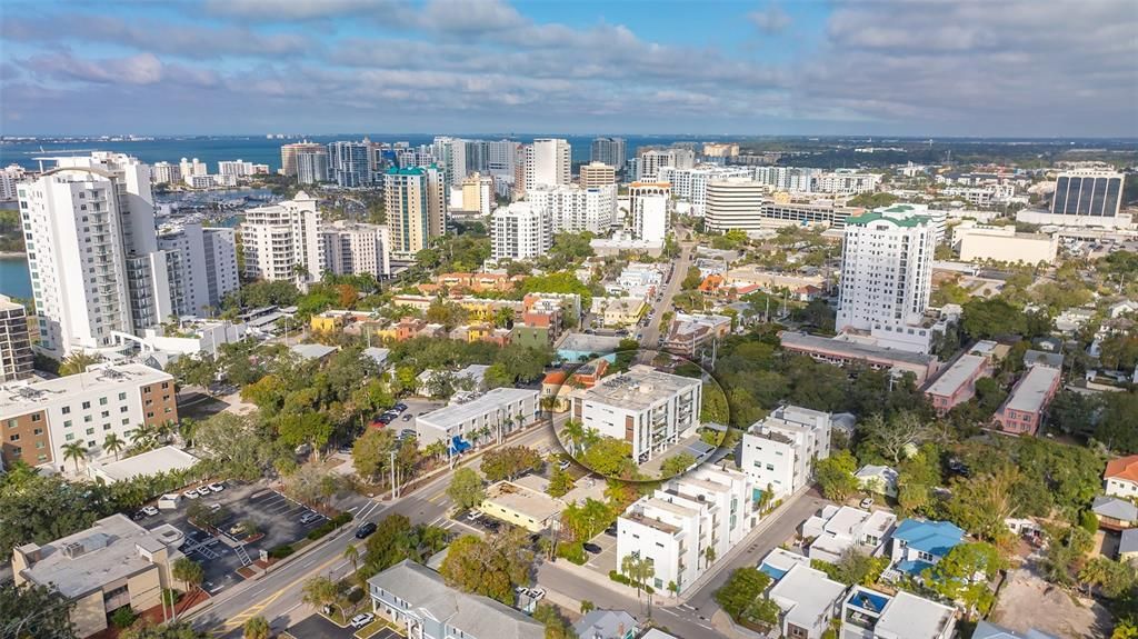 出租: $9,500 (4 贝兹, 2 浴室, 1523 平方英尺)