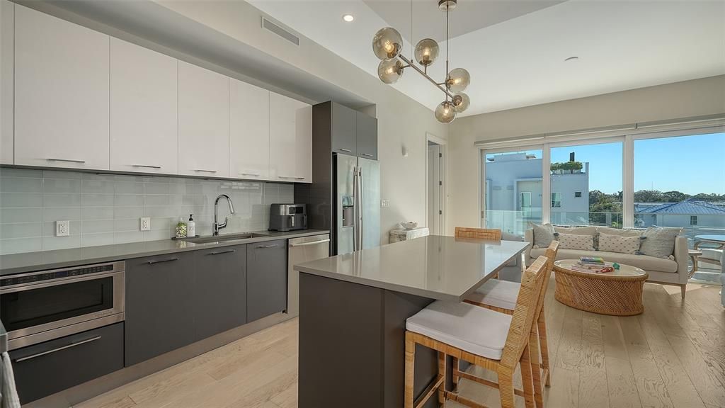 出租: $9,500 (4 贝兹, 2 浴室, 1523 平方英尺)