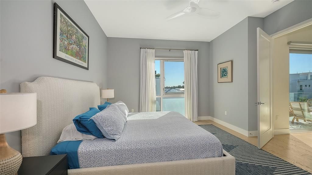 出租: $9,500 (4 贝兹, 2 浴室, 1523 平方英尺)