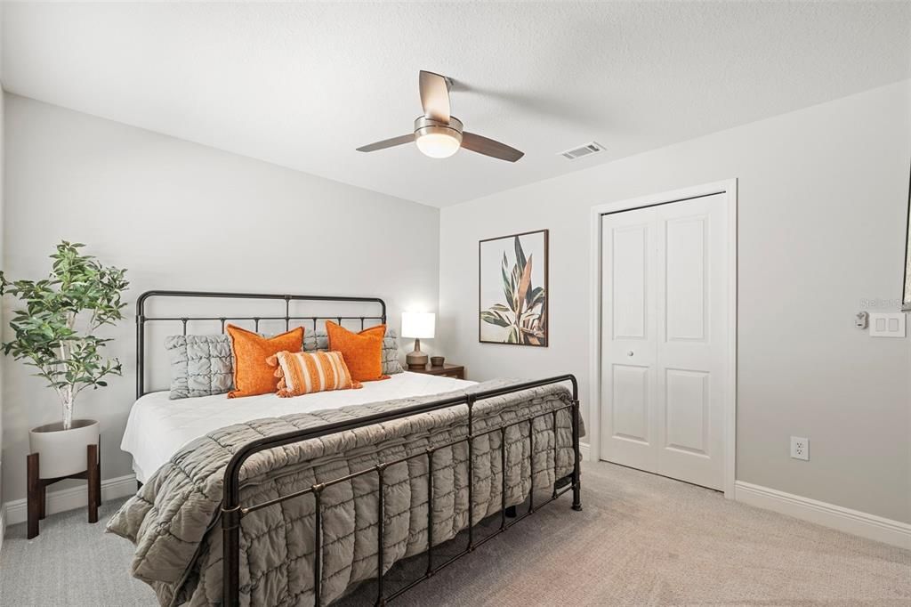 合同活跃: $485,000 (4 贝兹, 2 浴室, 2233 平方英尺)