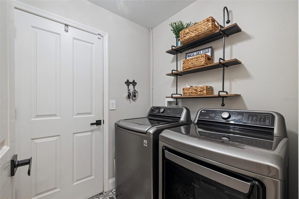 合同活跃: $485,000 (4 贝兹, 2 浴室, 2233 平方英尺)