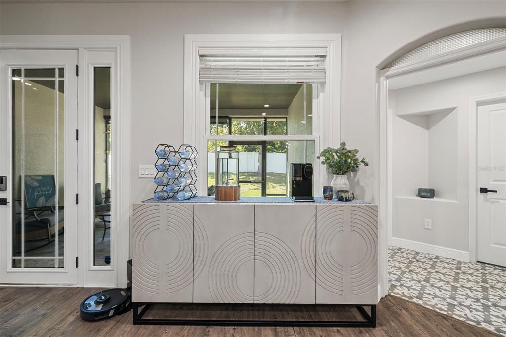 合同活跃: $485,000 (4 贝兹, 2 浴室, 2233 平方英尺)