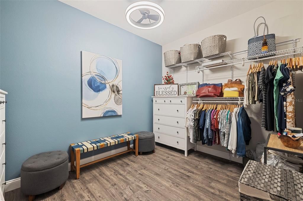 合同活跃: $485,000 (4 贝兹, 2 浴室, 2233 平方英尺)