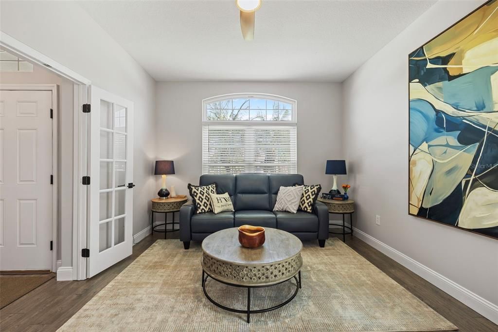 合同活跃: $485,000 (4 贝兹, 2 浴室, 2233 平方英尺)