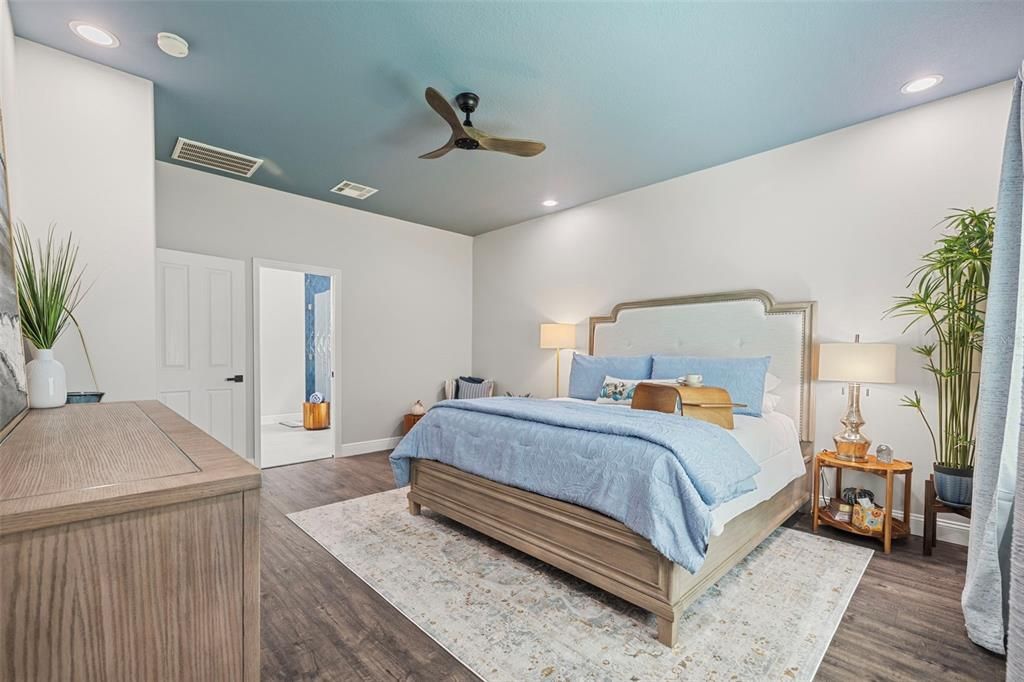 合同活跃: $485,000 (4 贝兹, 2 浴室, 2233 平方英尺)