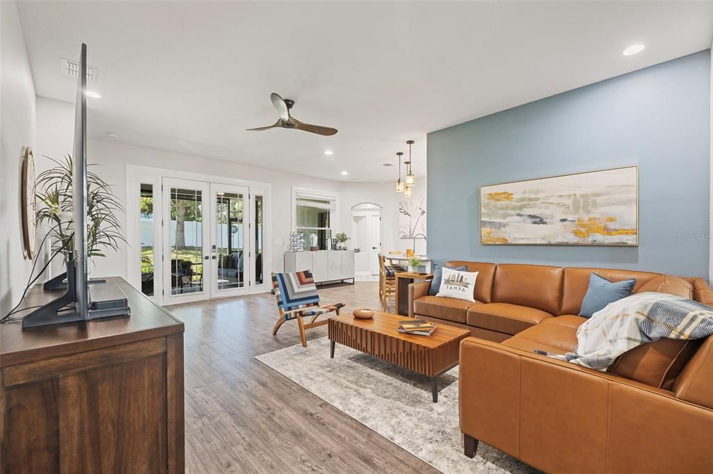 合同活跃: $485,000 (4 贝兹, 2 浴室, 2233 平方英尺)