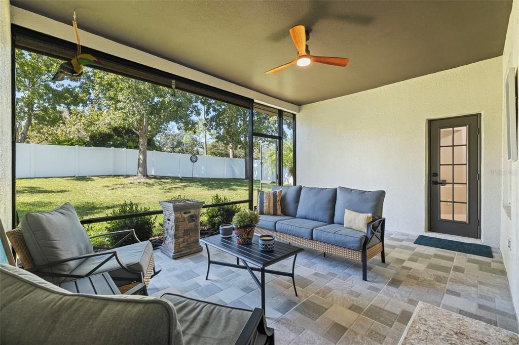 合同活跃: $485,000 (4 贝兹, 2 浴室, 2233 平方英尺)