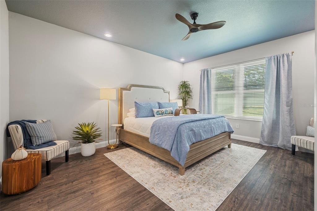 合同活跃: $485,000 (4 贝兹, 2 浴室, 2233 平方英尺)