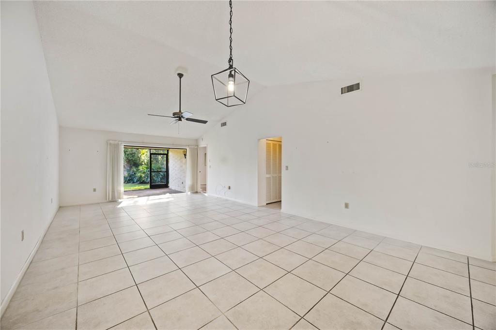 For Sale: $259,500 (3 beds, 2 baths, 1557 Square Feet)