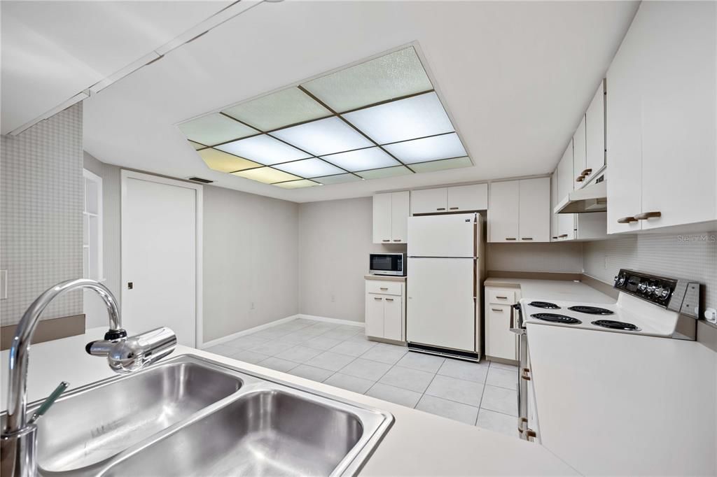 For Sale: $259,500 (3 beds, 2 baths, 1557 Square Feet)