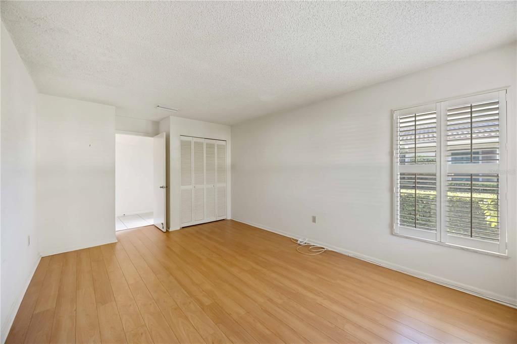 For Sale: $259,500 (3 beds, 2 baths, 1557 Square Feet)