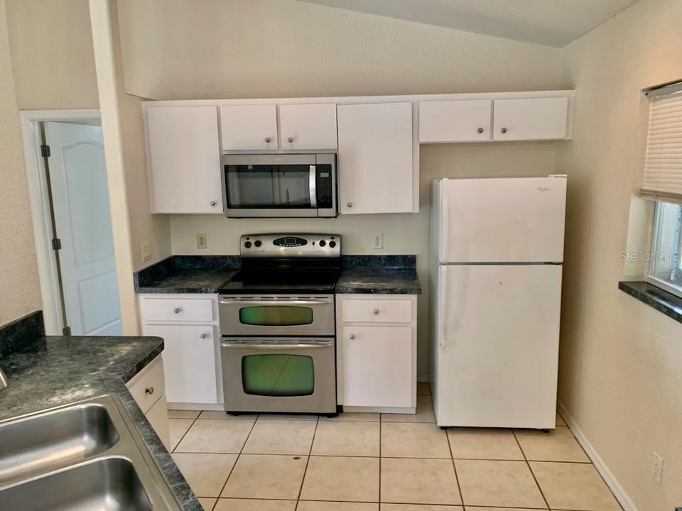 В аренду: $1,800 (3 спален, 2 ванн, 1372 Квадратных фут)