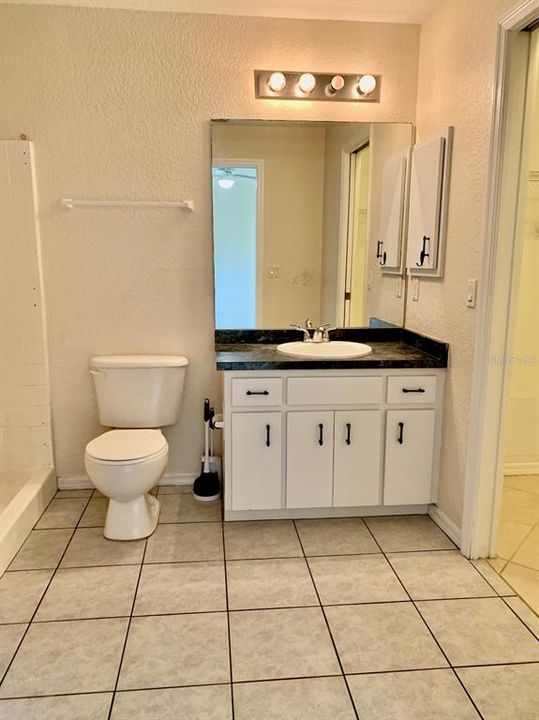 В аренду: $1,800 (3 спален, 2 ванн, 1372 Квадратных фут)