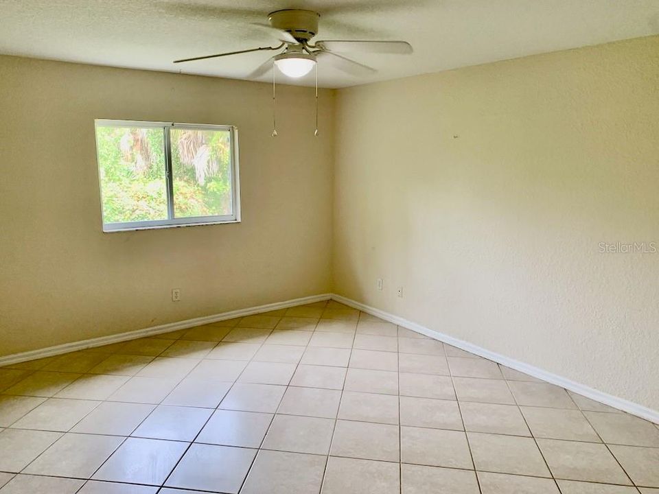 В аренду: $1,800 (3 спален, 2 ванн, 1372 Квадратных фут)