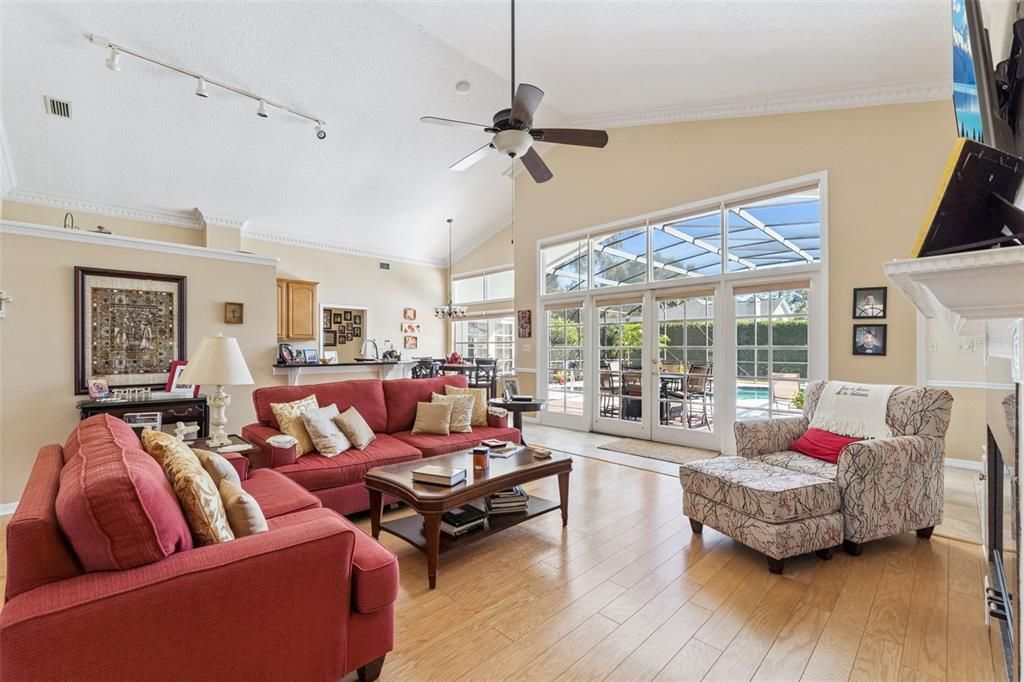 Activo con contrato: $710,000 (4 camas, 3 baños, 2653 Pies cuadrados)