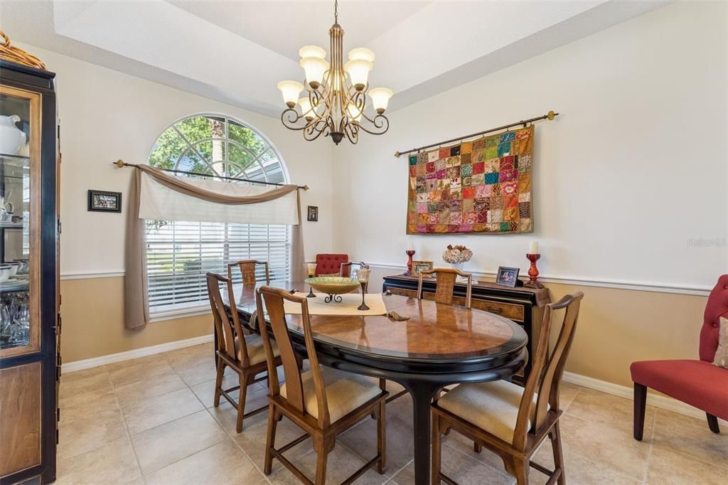 Activo con contrato: $710,000 (4 camas, 3 baños, 2653 Pies cuadrados)