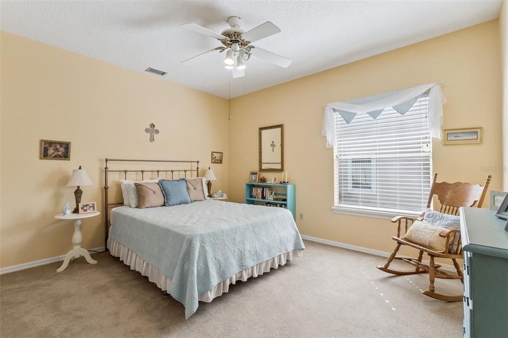 Activo con contrato: $710,000 (4 camas, 3 baños, 2653 Pies cuadrados)