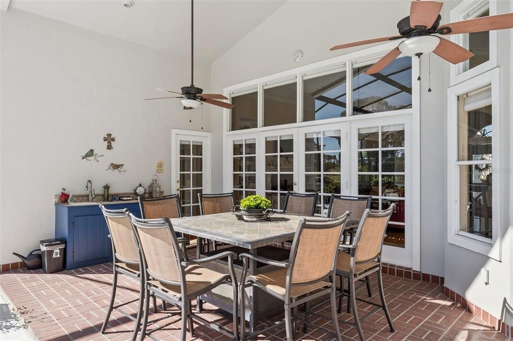 Activo con contrato: $710,000 (4 camas, 3 baños, 2653 Pies cuadrados)