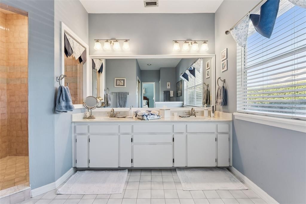 Activo con contrato: $710,000 (4 camas, 3 baños, 2653 Pies cuadrados)