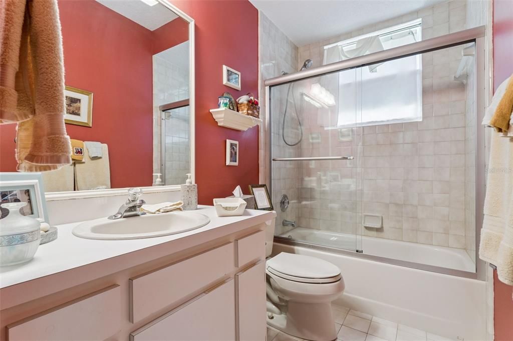 Activo con contrato: $710,000 (4 camas, 3 baños, 2653 Pies cuadrados)