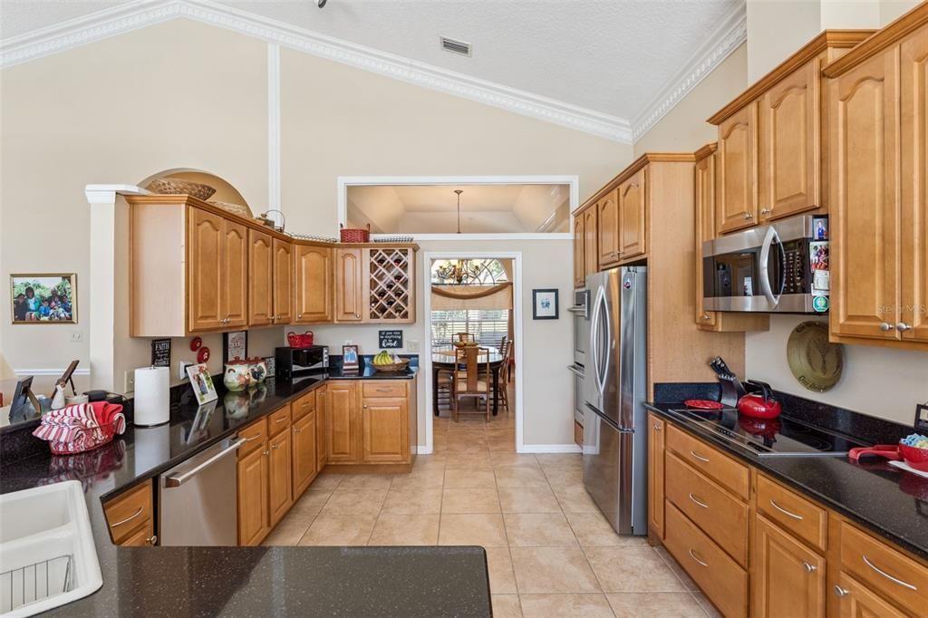 Activo con contrato: $710,000 (4 camas, 3 baños, 2653 Pies cuadrados)