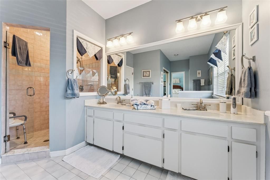 Activo con contrato: $710,000 (4 camas, 3 baños, 2653 Pies cuadrados)