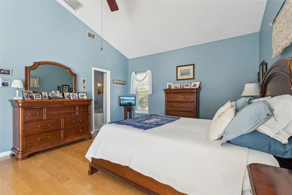 Activo con contrato: $710,000 (4 camas, 3 baños, 2653 Pies cuadrados)