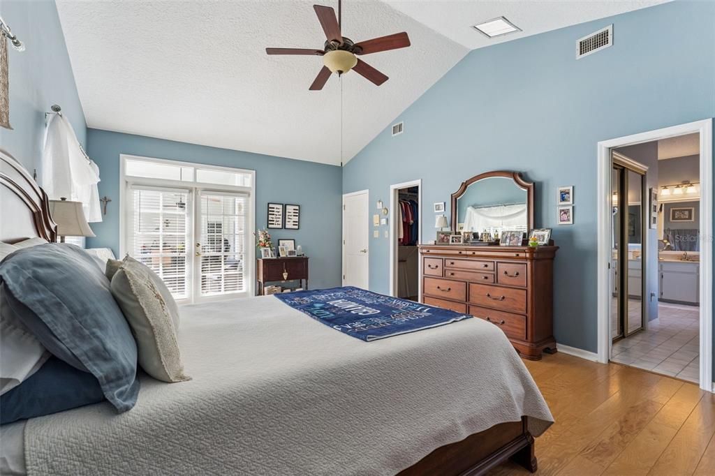 Activo con contrato: $710,000 (4 camas, 3 baños, 2653 Pies cuadrados)