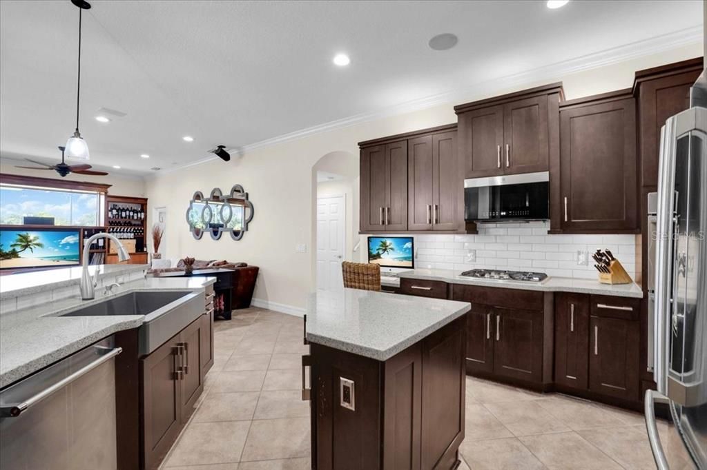 Activo con contrato: $749,000 (4 camas, 4 baños, 3024 Pies cuadrados)