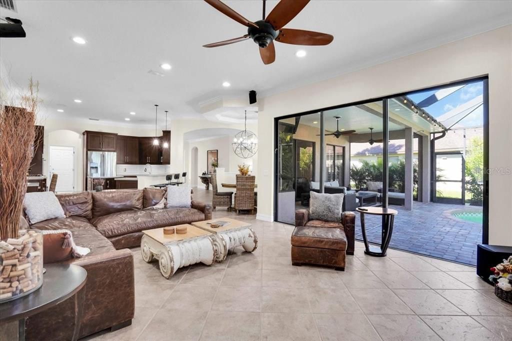 Activo con contrato: $749,000 (4 camas, 4 baños, 3024 Pies cuadrados)