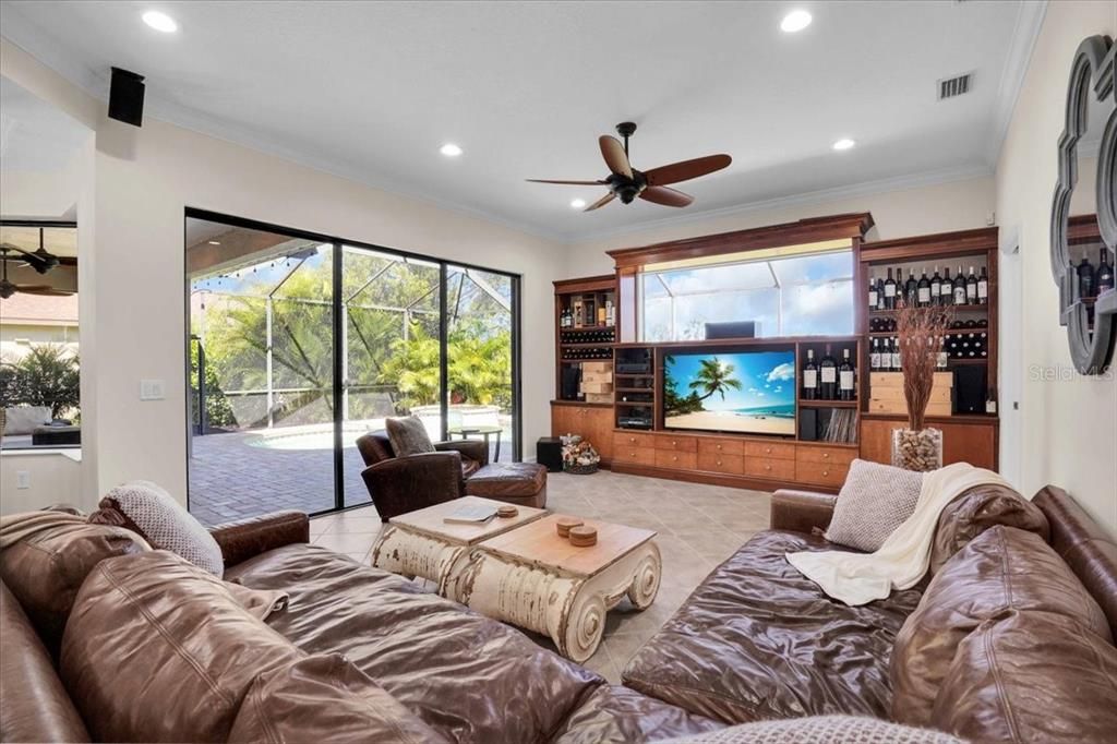 Activo con contrato: $749,000 (4 camas, 4 baños, 3024 Pies cuadrados)