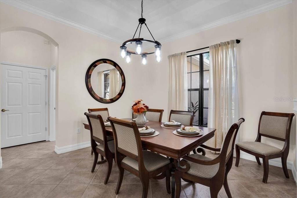 Activo con contrato: $749,000 (4 camas, 4 baños, 3024 Pies cuadrados)