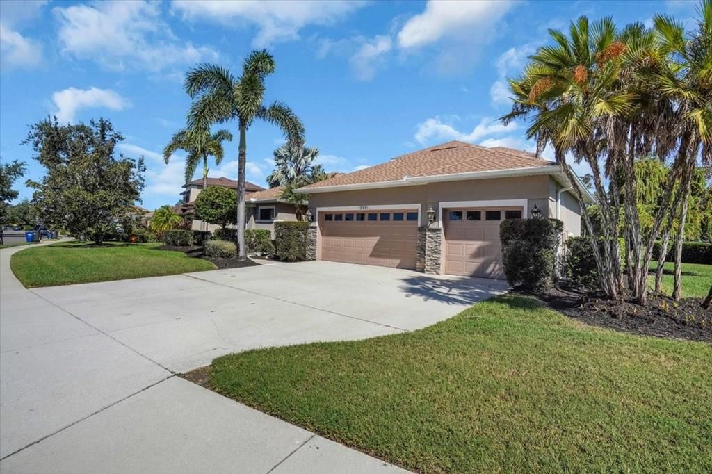 Activo con contrato: $749,000 (4 camas, 4 baños, 3024 Pies cuadrados)