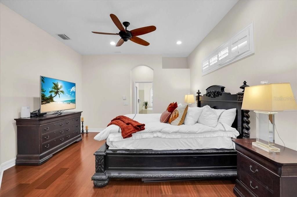 Activo con contrato: $749,000 (4 camas, 4 baños, 3024 Pies cuadrados)