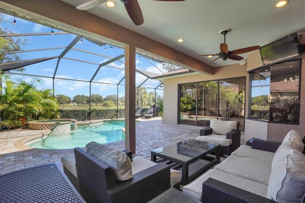 Activo con contrato: $749,000 (4 camas, 4 baños, 3024 Pies cuadrados)