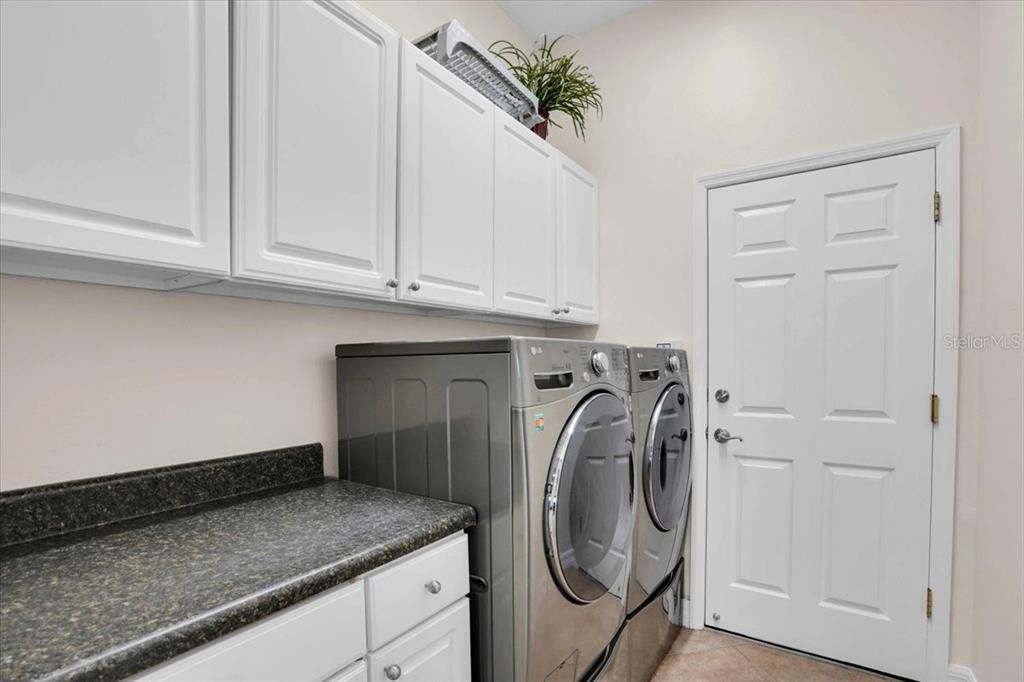 Activo con contrato: $749,000 (4 camas, 4 baños, 3024 Pies cuadrados)