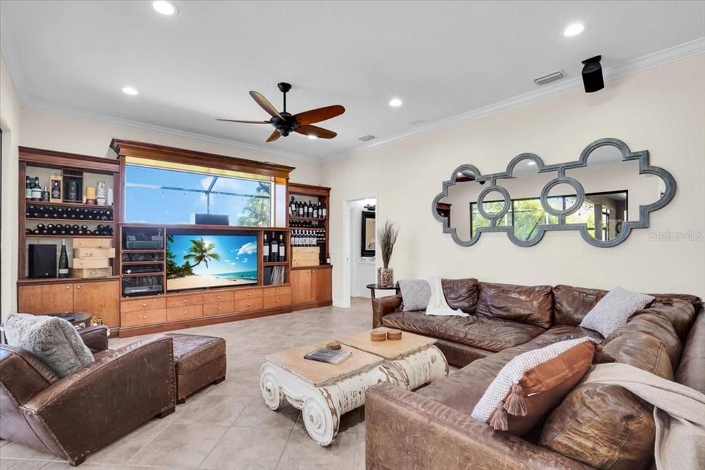 Activo con contrato: $749,000 (4 camas, 4 baños, 3024 Pies cuadrados)