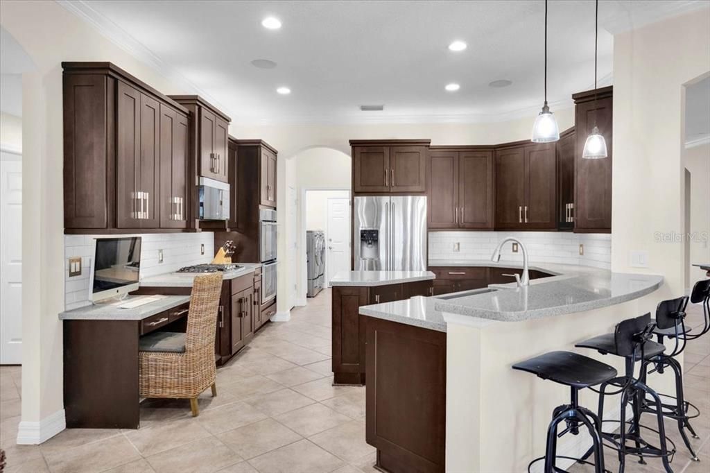 Activo con contrato: $749,000 (4 camas, 4 baños, 3024 Pies cuadrados)