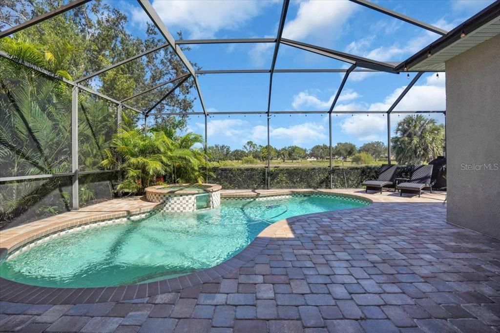 Activo con contrato: $749,000 (4 camas, 4 baños, 3024 Pies cuadrados)