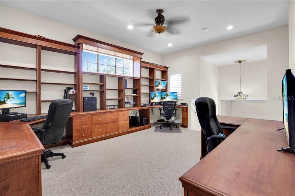 Activo con contrato: $749,000 (4 camas, 4 baños, 3024 Pies cuadrados)