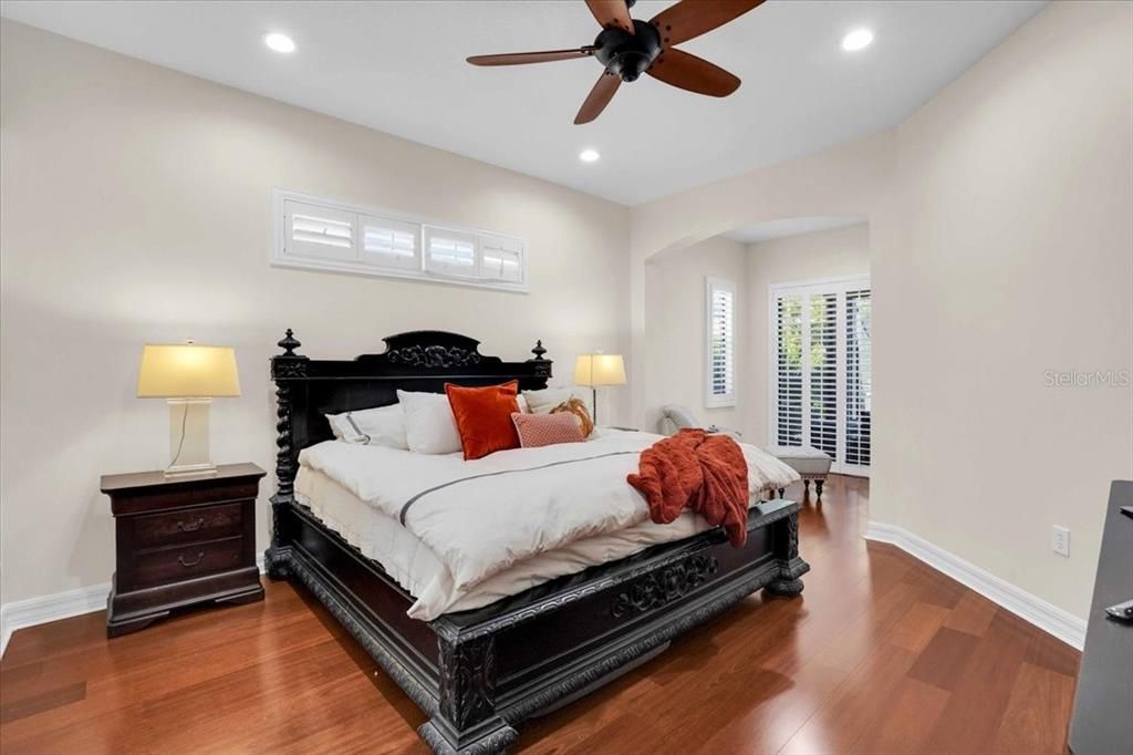 Activo con contrato: $749,000 (4 camas, 4 baños, 3024 Pies cuadrados)