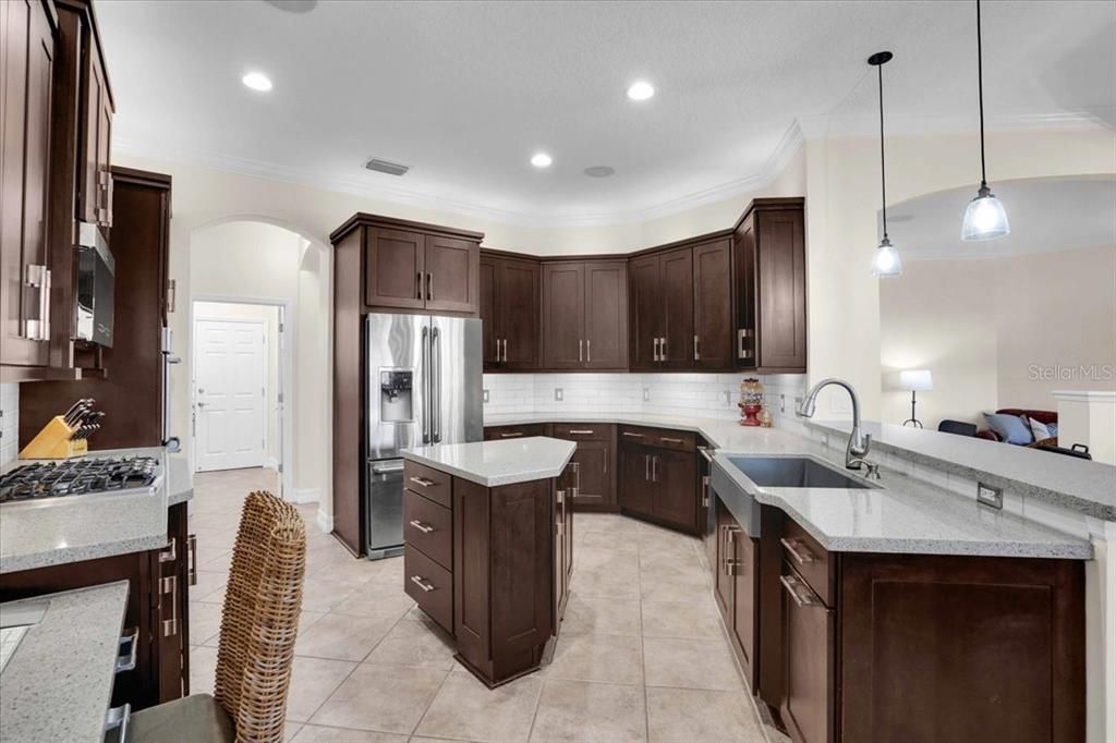 Activo con contrato: $749,000 (4 camas, 4 baños, 3024 Pies cuadrados)