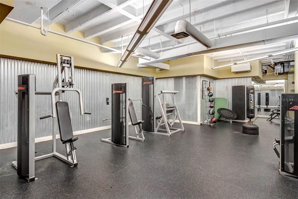 待售: $269,900 (2 贝兹, 2 浴室, 1324 平方英尺)