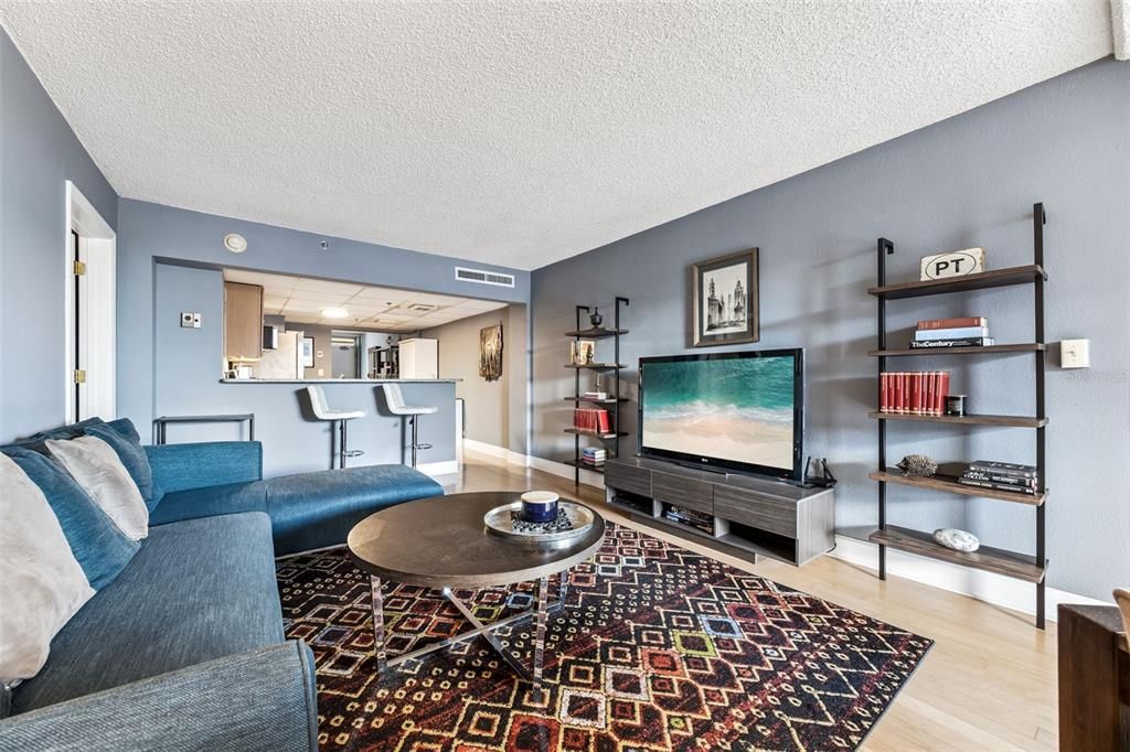 待售: $269,900 (2 贝兹, 2 浴室, 1324 平方英尺)