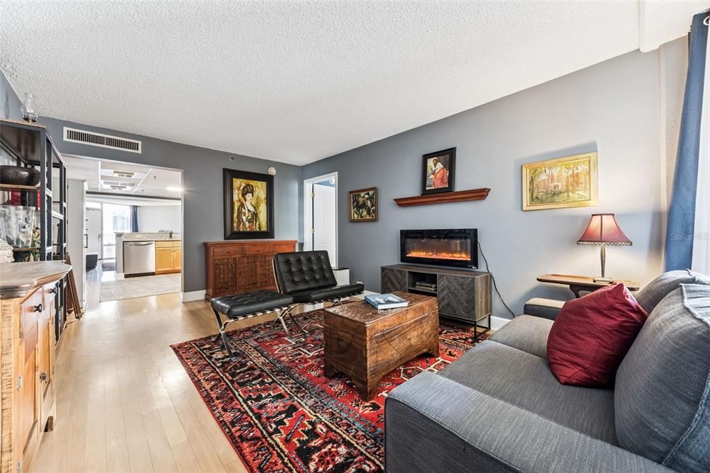 待售: $269,900 (2 贝兹, 2 浴室, 1324 平方英尺)