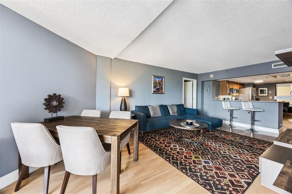 待售: $269,900 (2 贝兹, 2 浴室, 1324 平方英尺)