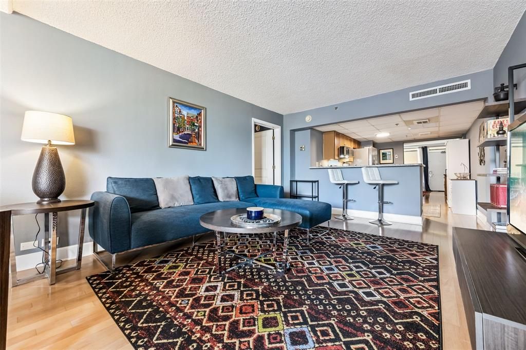 待售: $269,900 (2 贝兹, 2 浴室, 1324 平方英尺)