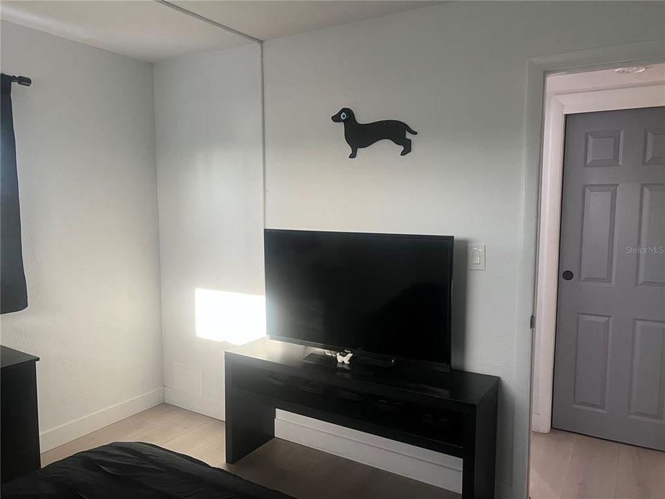 For Rent: $1,950 (1 beds, 1 baths, 550 Square Feet)