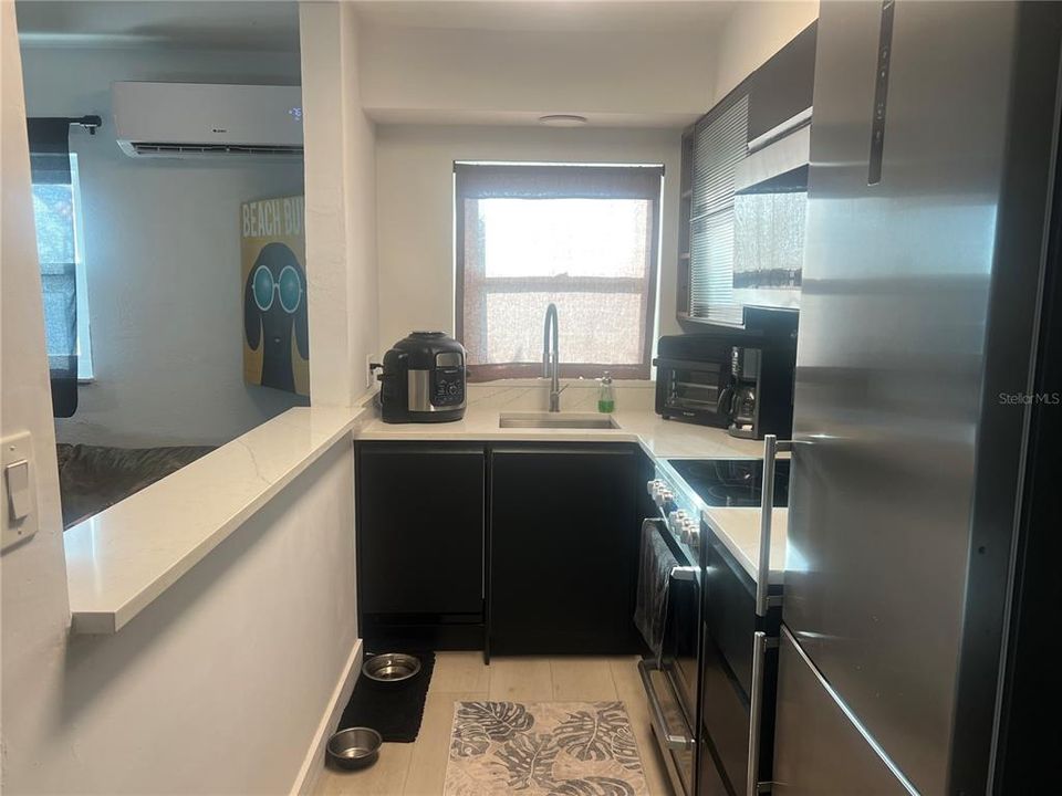 For Rent: $1,950 (1 beds, 1 baths, 550 Square Feet)