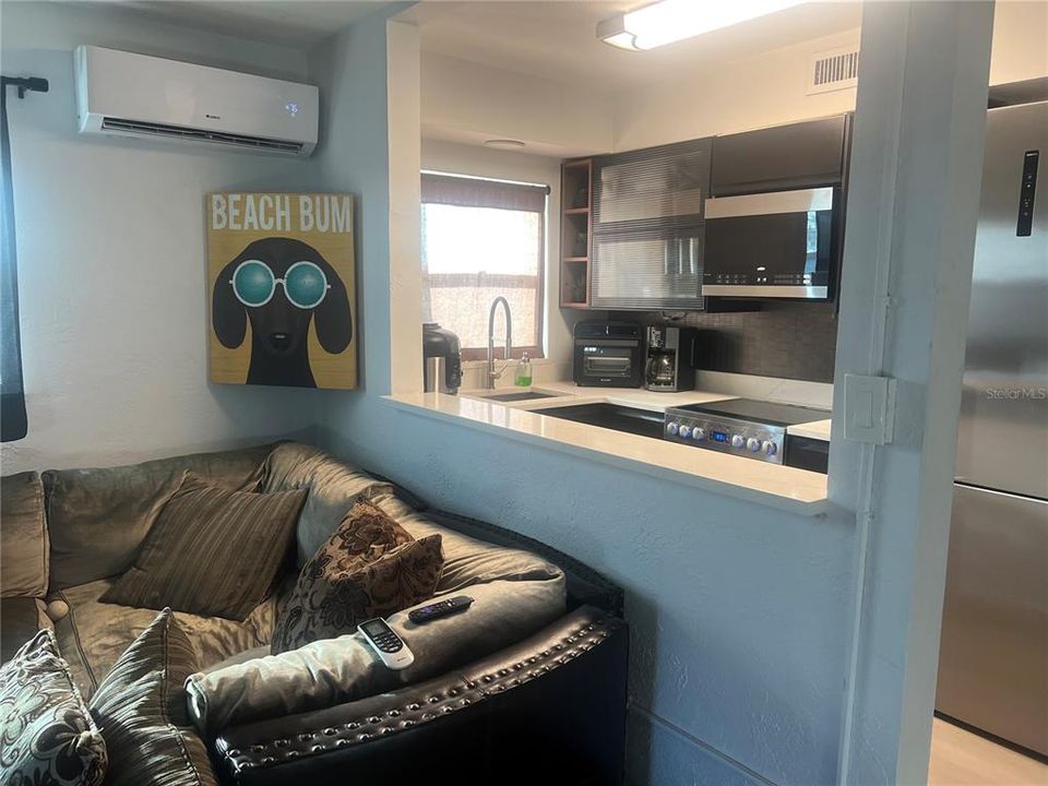 For Rent: $1,950 (1 beds, 1 baths, 550 Square Feet)